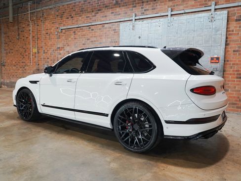 Used 2022 Bentley Bentayga AWD/4WD image 11