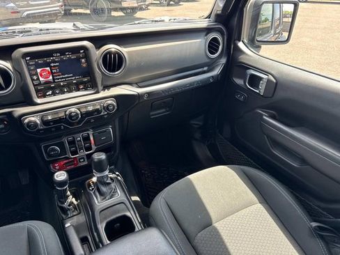 Used 2022 Jeep Wrangler Unlimited Rubicon 4xe w/ Dual Top Group AWD/4WD image 19