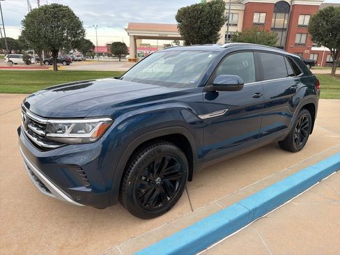 Used 2022 Volkswagen Atlas Cross Sport SE image 4