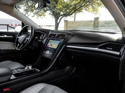 Used 2017 Ford Fusion Titanium image 23