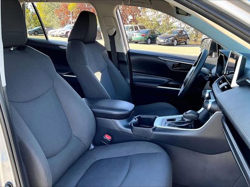 Used 2024 Toyota RAV4 LE image 8