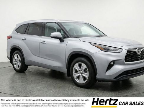 Used 2025 Toyota Highlander LE image 1