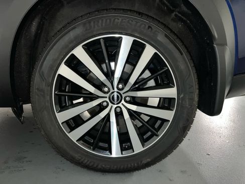 Used 2023 Nissan Pathfinder Platinum image 16