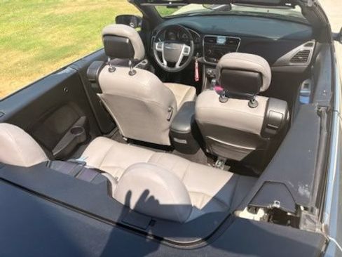 Used 2013 Chrysler 200 Touring FWD image 4