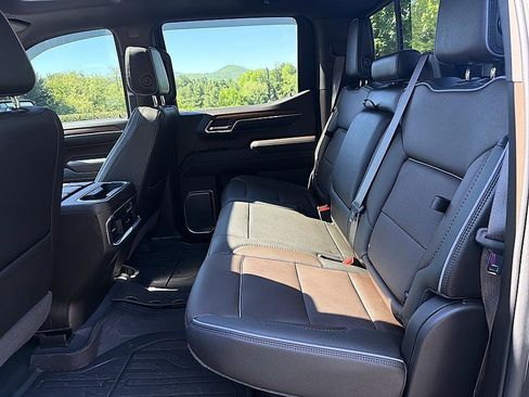 Used 2023 GMC Sierra 1500 Denali w/ Denali Reserve Package AWD/4WD image 11