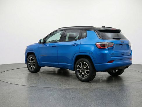 Used 2025 Jeep Compass Trailhawk AWD/4WD image 6