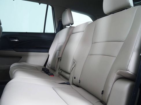 Used 2017 Honda Pilot Touring image 16