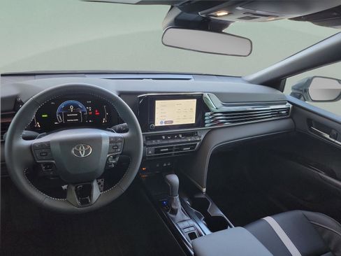 Used 2026 Toyota Camry SE image 18