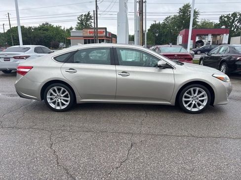 Used 2013 Toyota Avalon Limited FWD image 3