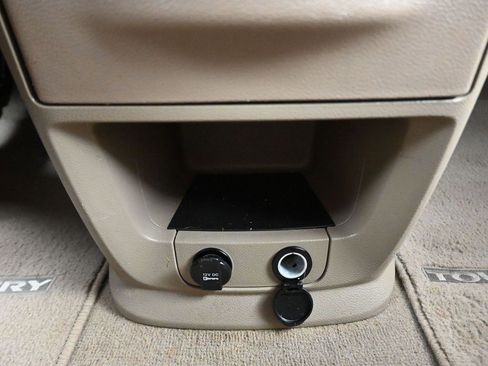 Used 2014 Chrysler Town & Country Touring image 21