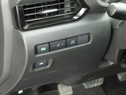 Used 2025 Nissan Sentra SV FWD image 25