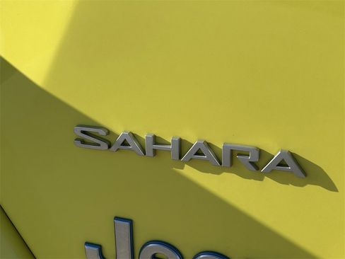 Used 2022 Jeep Wrangler Unlimited Sahara image 15