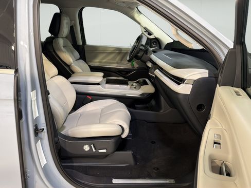 New 2026 Lincoln Navigator Premiere AWD/4WD image 22