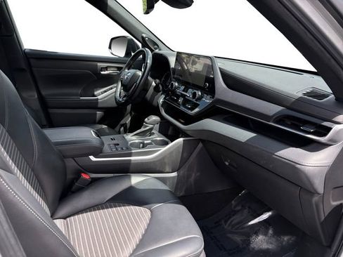 Used 2023 Toyota Highlander XSE FWD image 20