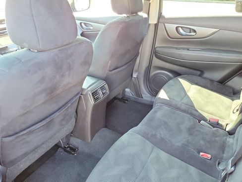 Used 2015 Nissan Rogue SV w/ SV Premium Package FWD image 16
