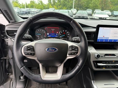 Used 2022 Ford Explorer XLT w/ Equipment Group 202A AWD/4WD image 15