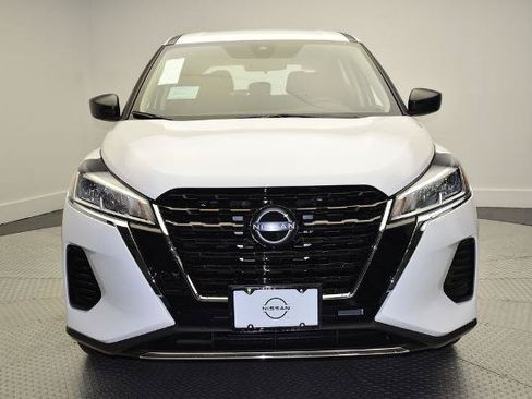 Certified 2025 Nissan Kicks Play S FWD image 2