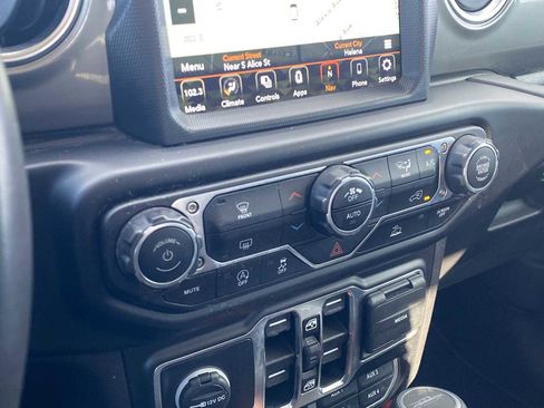 Certified 2022 Jeep Gladiator Overland w/ Trailer Tow Package image 27