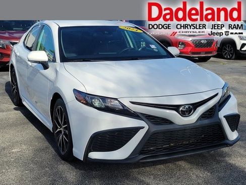 Used 2024 Toyota Camry SE FWD image 1
