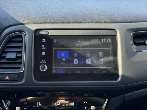 Used 2021 Honda HR-V EX-L image 3