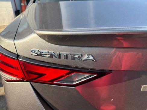 Used 2020 Nissan Sentra SR w/ Premium Package FWD image 9