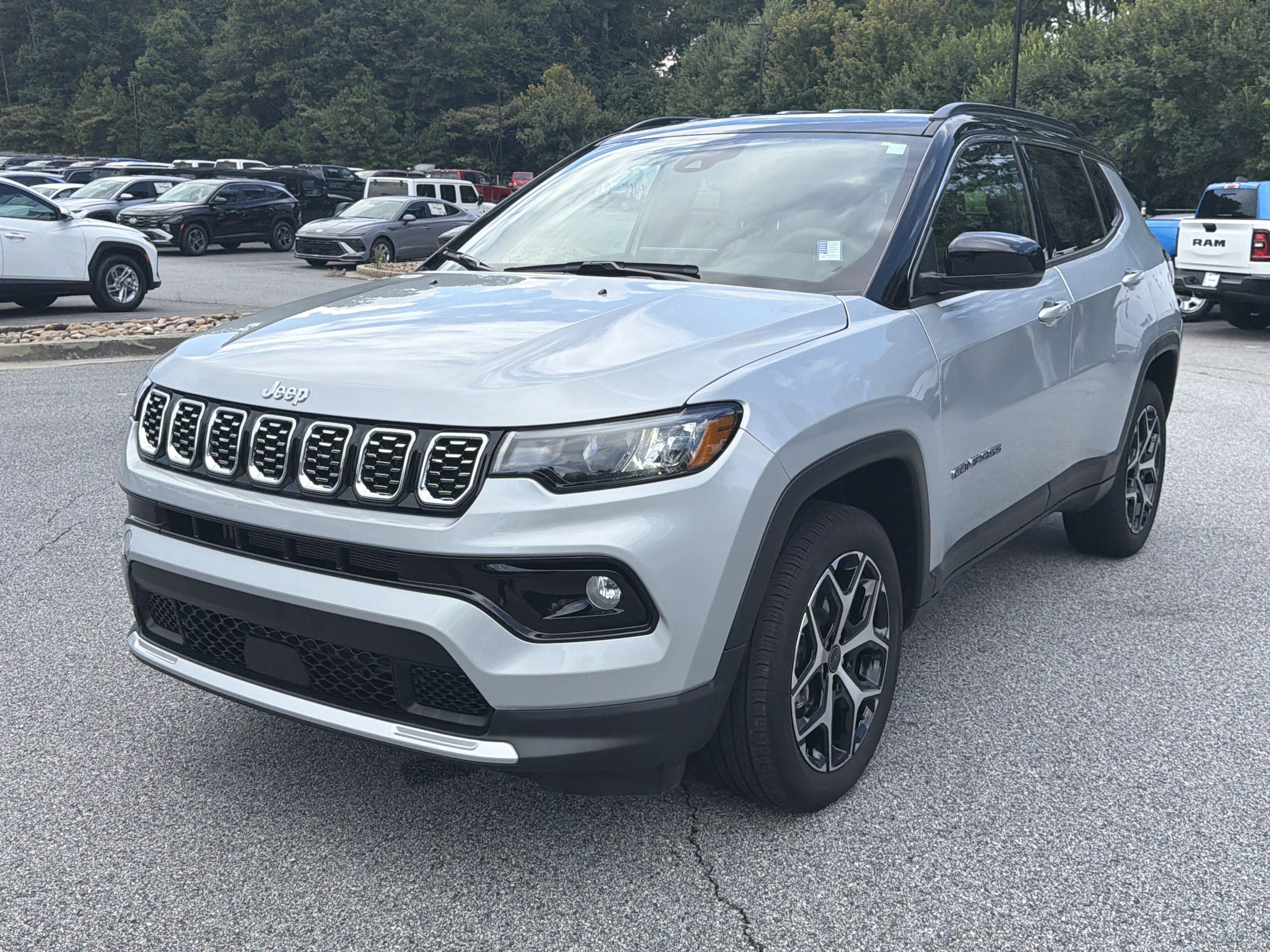 Used 2026 Jeep Compass Limited AWD/4WD image 3