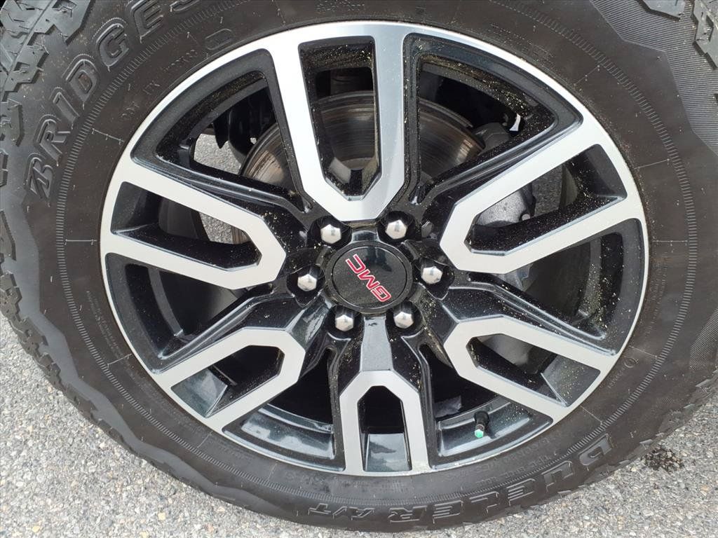 Used 2024 GMC Sierra 1500 AT4 w/ Technology Package AWD/4WD image 11