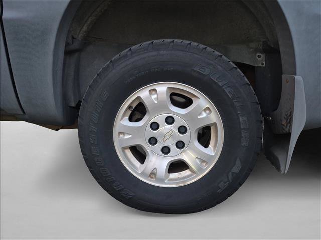 Used 2005 Chevrolet Avalanche Z71 w/ Sun And Sound Package AWD/4WD image 13
