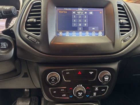 Used 2019 Jeep Compass Latitude w/ Popular Equipment Group AWD/4WD image 16