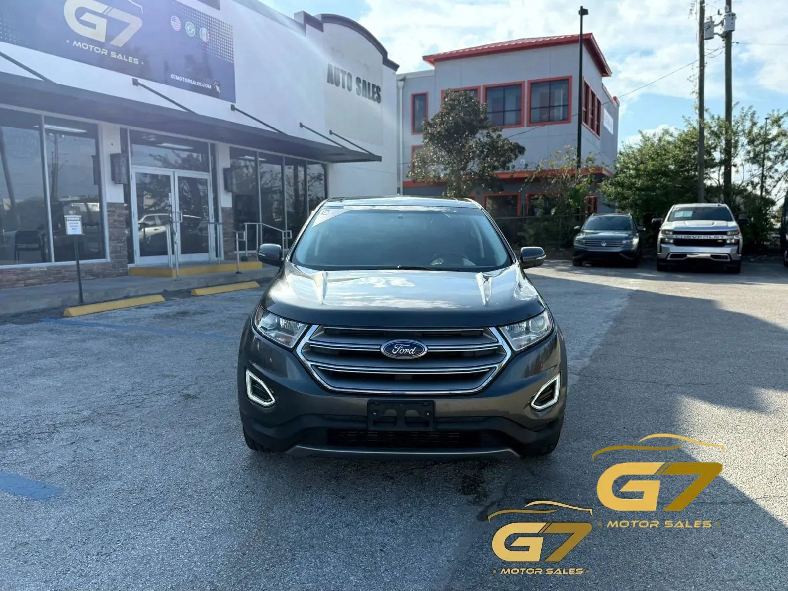 Used 2018 Ford Edge Titanium w/ Equipment Group 301A FWD image 2