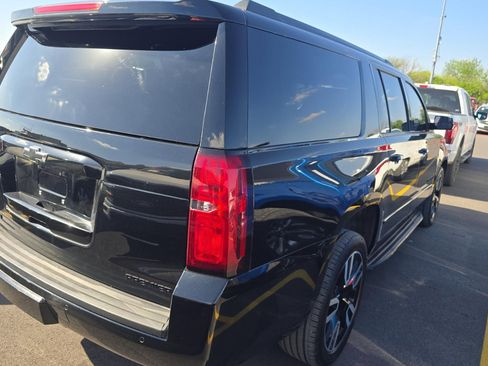 Used 2019 Chevrolet Suburban Premier image 3