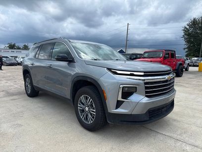 Used 2025 Chevrolet Traverse LT