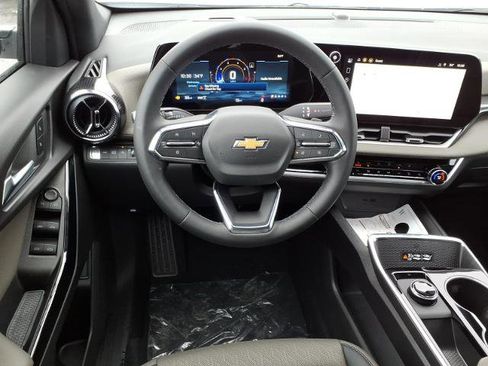 New 2026 Chevrolet Equinox LT w/ Convenience Package II image 11