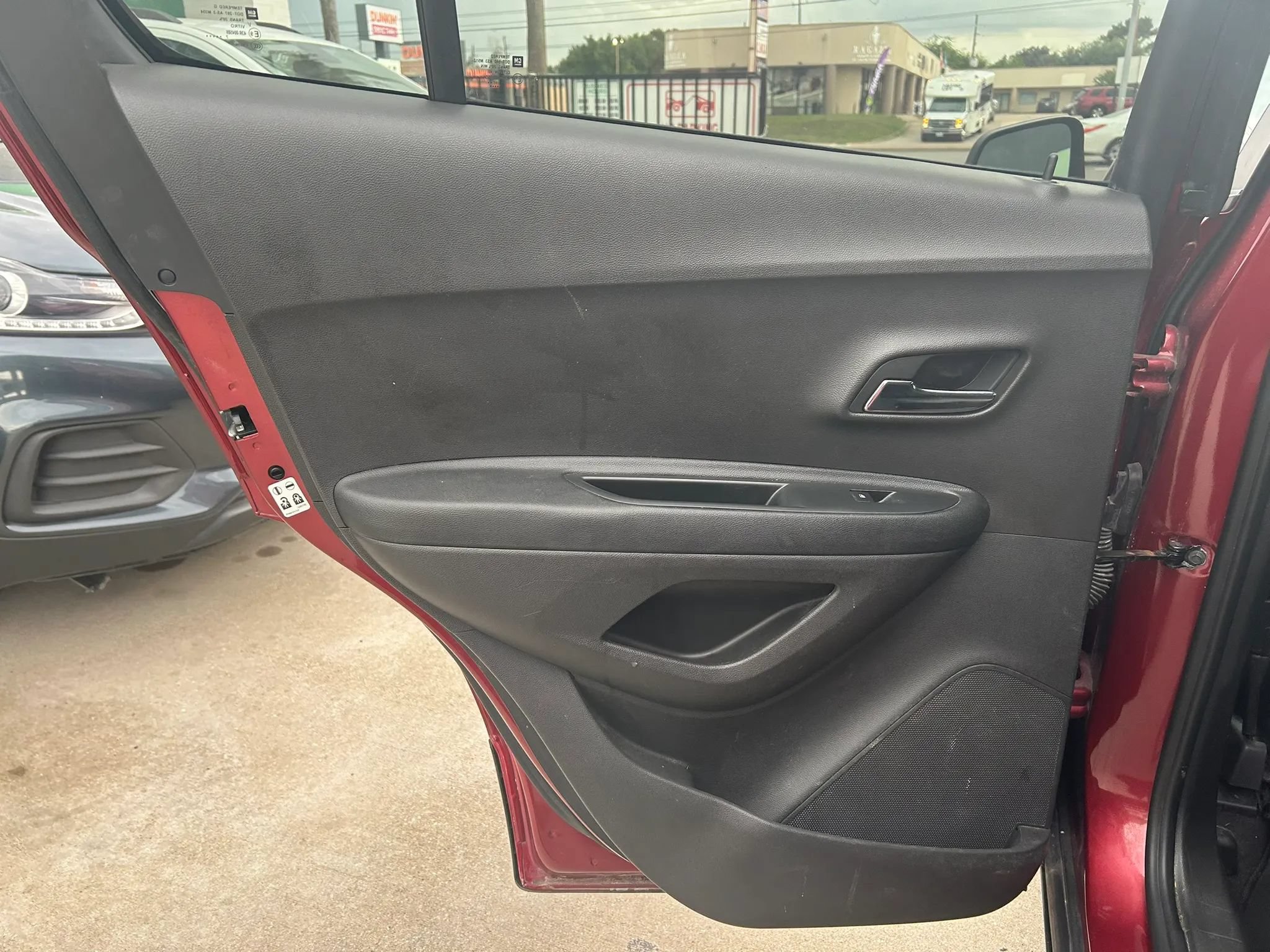 Used 2018 Chevrolet Trax LT w/ LT Convenience Package FWD image 18