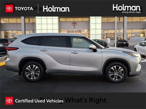 Certified 2021 Toyota Highlander XLE image 1