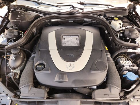 Used 2011 Mercedes-Benz E 550 4MATIC Sedan image 21