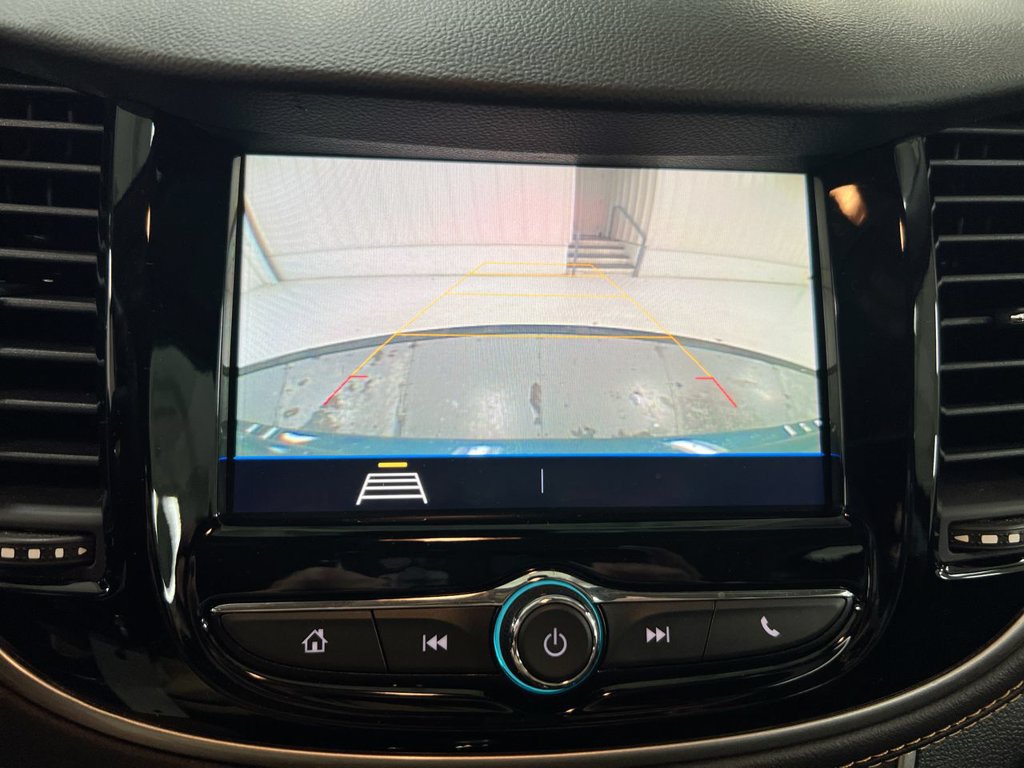Used 2022 Chevrolet Trax LT AWD/4WD image 15