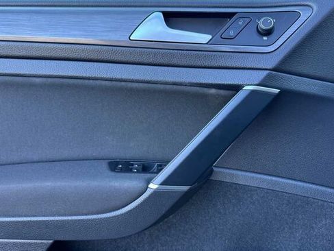 Used 2019 Volkswagen e-Golf SE w/ Driver Assistance Package image 11