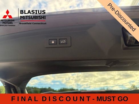 Used 2023 Subaru Outback Touring XT AWD/4WD image 9