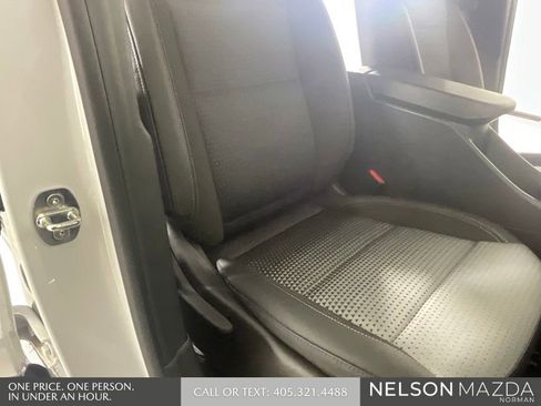 Used 2024 Chevrolet Trax LT FWD image 27