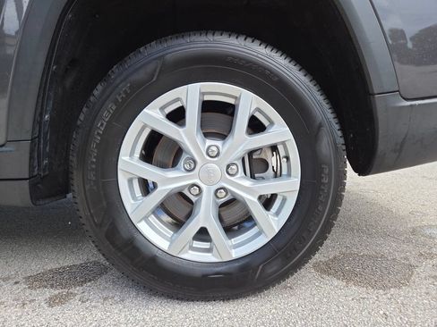 Used 2023 Jeep Grand Cherokee L Limited RWD image 22