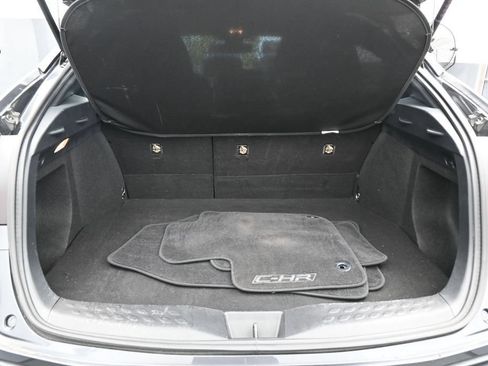 Used 2019 Toyota C-HR XLE FWD image 29