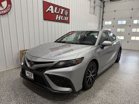 Used 2022 Toyota Camry SE w/ Cold Weather Package AWD/4WD image 2