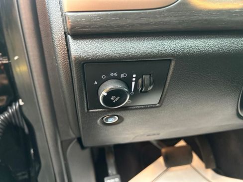 Used 2017 Jeep Grand Cherokee Laredo w/ Quick Order Package 23E AWD/4WD image 13