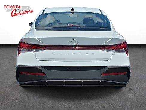 Used 2024 Hyundai Elantra SEL FWD image 6