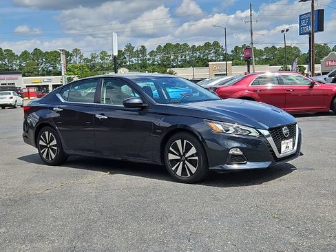 Used 2021 Nissan Altima 2.5 SV FWD image 1