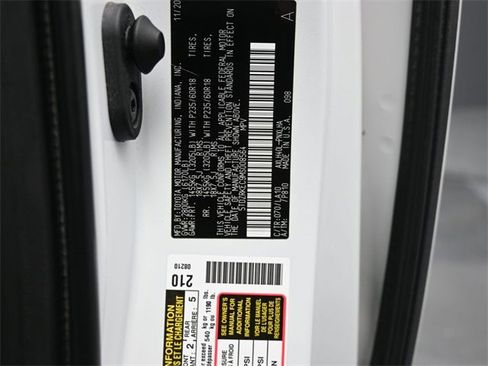 Used 2021 Toyota Sienna Limited image 18