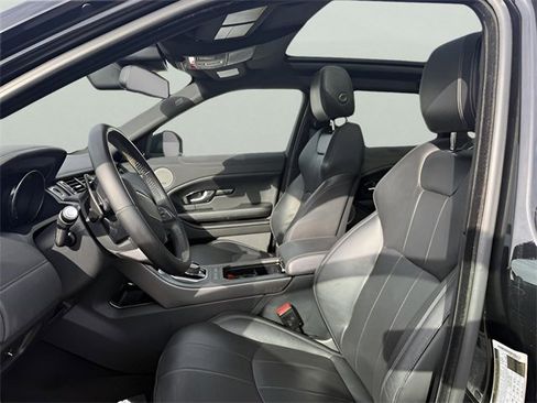 Used 2018 Land Rover Range Rover Evoque SE image 10