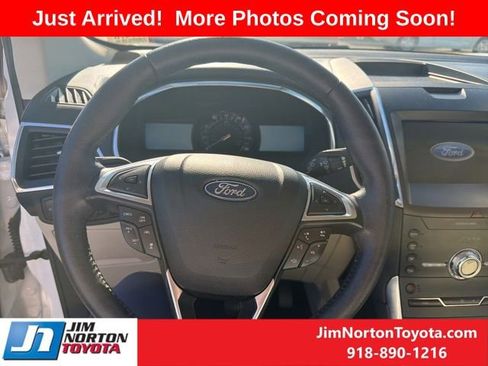 Used 2020 Ford Edge Titanium image 11