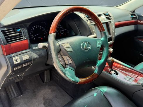 Used 2011 Lexus LS 460 L w/ Luxury Pkg RWD image 4